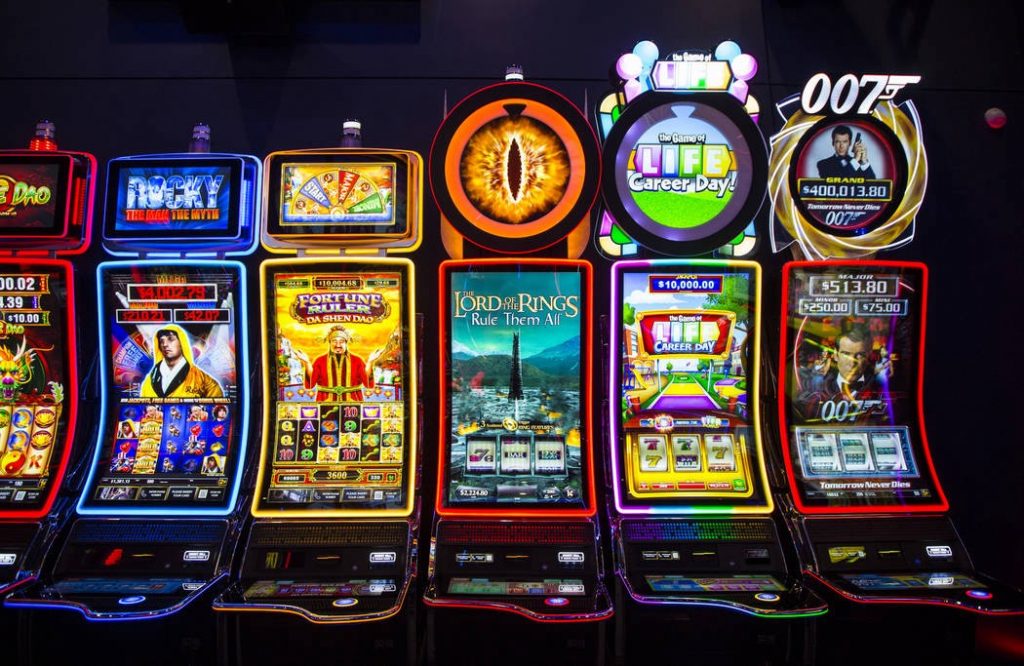 Play popular slot machines online